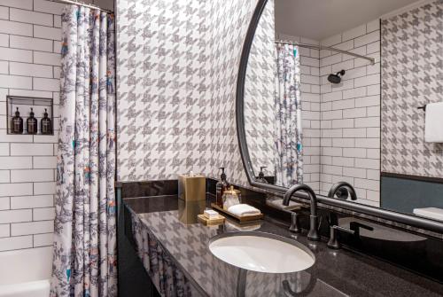 Bathroom sa Pelham Hotel