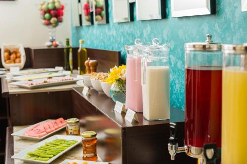Makanan di atau di tempat lain dekat hotel