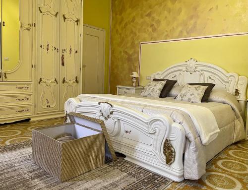 A bed or beds in a room at La Valle dei Vigher