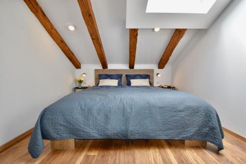 מיטה או מיטות בחדר ב-Brand New Centre Apartment 2