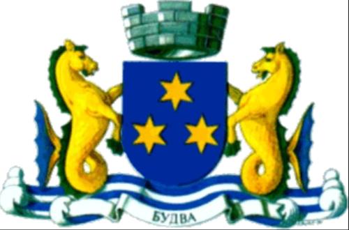 a crest with two lions and a blue shield at Apartmani Vila Marija in Budva