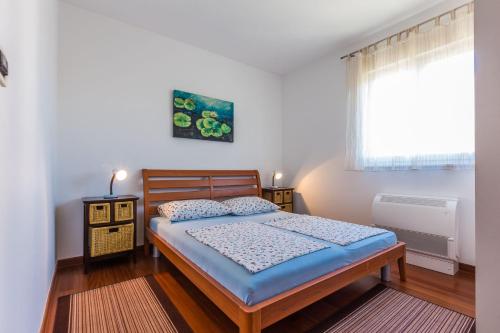 Ένα ή περισσότερα κρεβάτια σε δωμάτιο στο Adriano 2BR apartment with terrace
