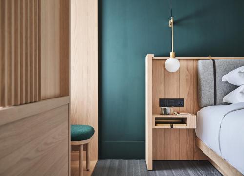 Postel nebo postele na pokoji v ubytování Kimpton Da An Taipei- an IHG Hotel