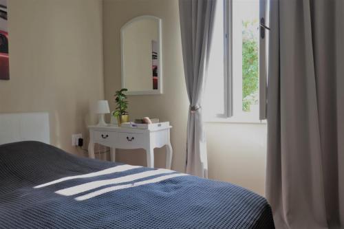 Un ou plusieurs lits dans un hébergement de l'établissement Apartment with spacious terrace Villa Floramy