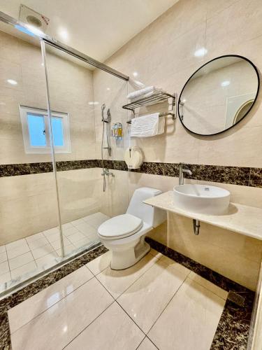 a bathroom with a toilet and a sink and a shower at Martin Wales Inn in Kenting