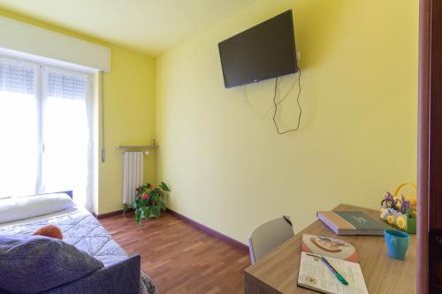 a living room with a tv hanging on the wall at La Pineta - Le Casette di Osvaldo in Lecco
