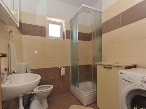 Koupelna v ubytování Kamena kuća Rutar