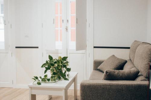 a living room with a couch and a table at Vivienda de Uso Turístico MARINA LUXURY in Padrón