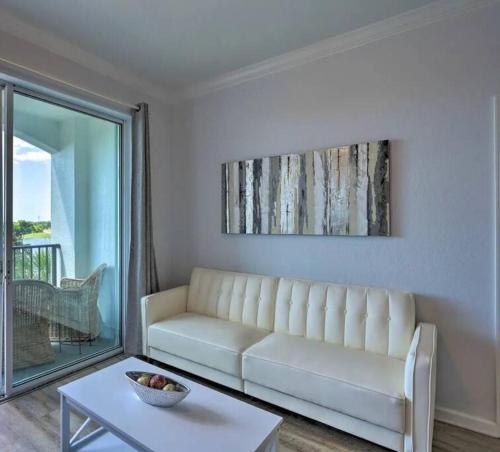 a living room with a white couch and a table at SeaworldDisneyUniversal Villa 5 beds 3 bed2bath in Orlando