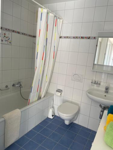 Ένα μπάνιο στο Appartamento 2,5 con piscina nel CUORE di Locarno 463