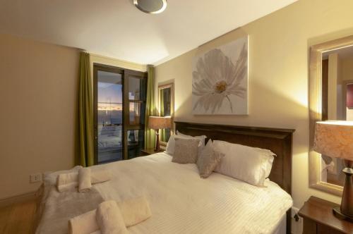 Luxury Ocean View 1203にあるベッド