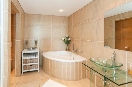 Ένα μπάνιο στο Luxury Ocean View 1203
