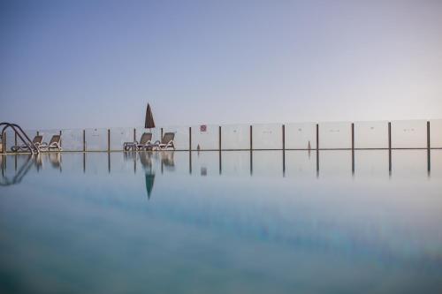 a row of chairs sitting on top of a body of water at Serenity Amadores in Puerto Rico de Gran Canaria