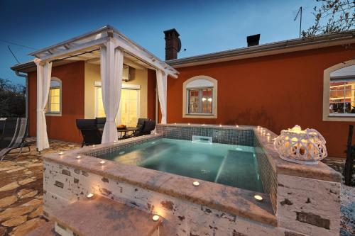 Apartment David with Hydromassage Bath near Umag