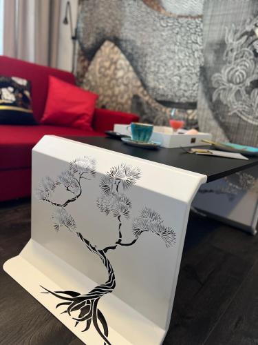 a coffee table with a drawing of a tree on it at Global Home - Aparthotel - No Contact Check In in Mielec