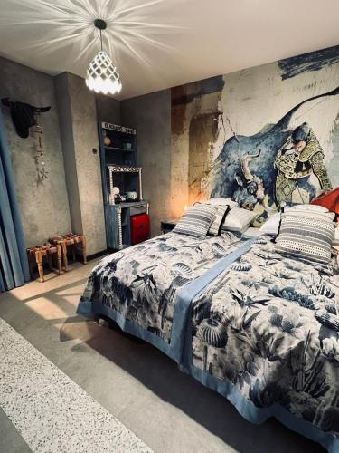 a bedroom with a large bed with a painting on the wall at Global Home - Aparthotel - No Contact Check In in Mielec