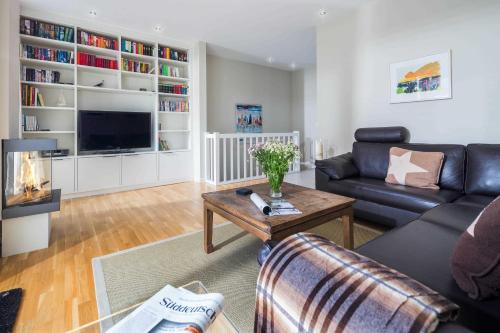 a living room with a couch and a table at Robbenloft in Norderney