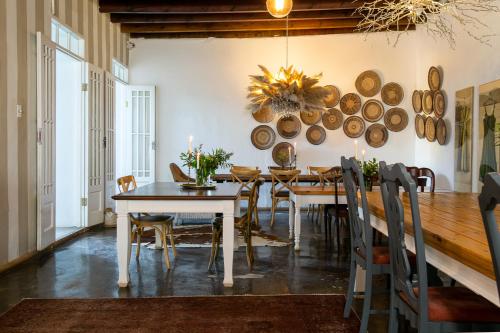 Um restaurante ou outro lugar para comer em Boutique Guesthouse Hanover