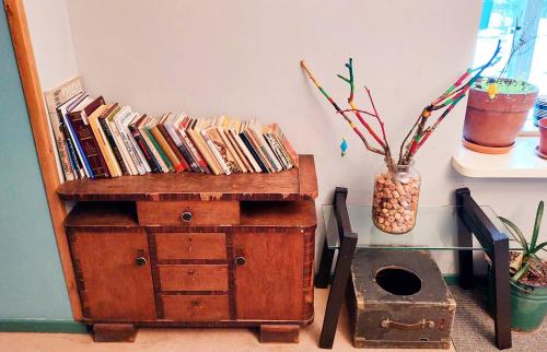 Biblioteca en el hostal