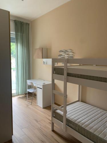Posteľ alebo postele v izbe v ubytovaní Terre d’Aci Apartments casa Peppe