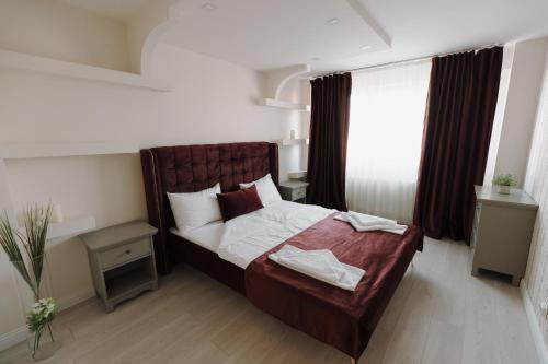 Un pat sau paturi într-o cameră la Bear's Apartment Alba Iulia