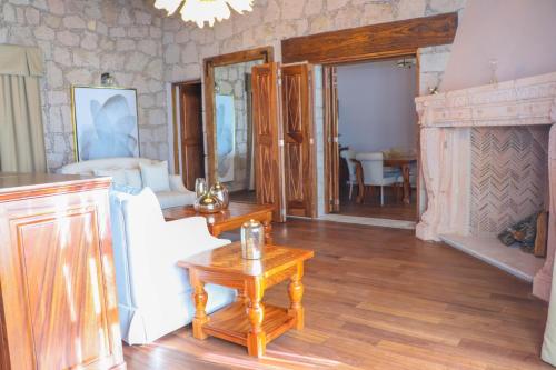 a living room with a fireplace and a table at Gamma Morelia Vista Bella in Morelia