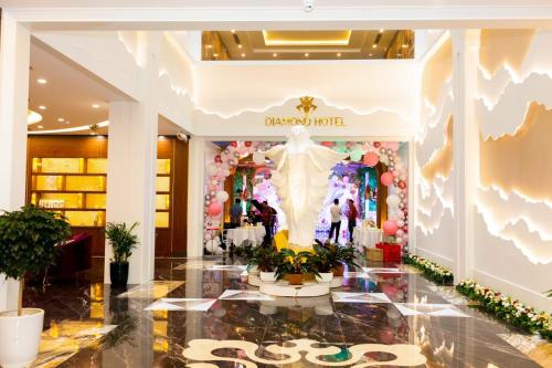 a shopping mall lobby with a dress in the middle at DIAMOND HOTEL VÂN ĐỒN in Cẩm Phả