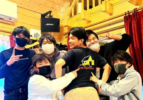 a group of people wearing masks posing for a picture at あかがね荘 in Sumino