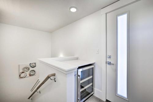 Bilik mandi di Boise Townhome with Rooftop Deck, 2 Mi to Downtown!
