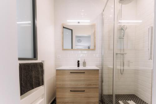 Ένα μπάνιο στο bnbgônes - LE SAINT VINCENT- HYPERCENTRE WIFI NETFLIX