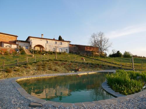 a pool of water in the middle of a field at Agriturismo Villa Adimari in Cerreto Guidi