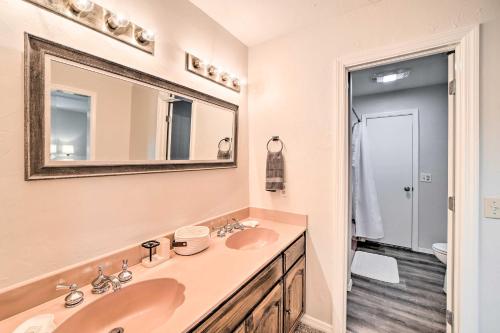 Gallery image of Cozy Stigler Escape, Walk to Lake Eufaula! in Eufaula