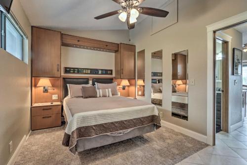 Ένα ή περισσότερα κρεβάτια σε δωμάτιο στο Osage Beach Condo with Lake of the Ozarks Views