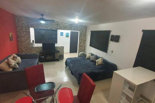 a living room with a couch and a tv at DEPARTAMENTO NUEVO Y CENTRICO EN MITRAS NORTE in Monterrey