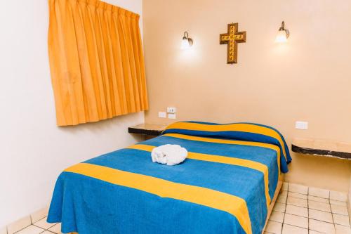Postel nebo postele na pokoji v ubytování Hotel Cervantino