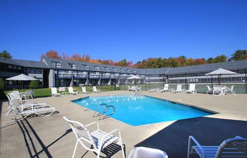 The swimming pool at or close to Nautical Mile Resort