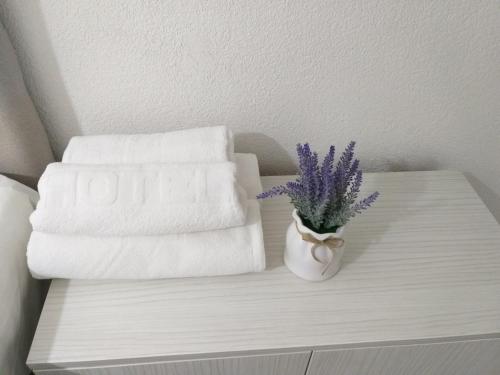 Een bed of bedden in een kamer bij Apartments Villa Glavinić