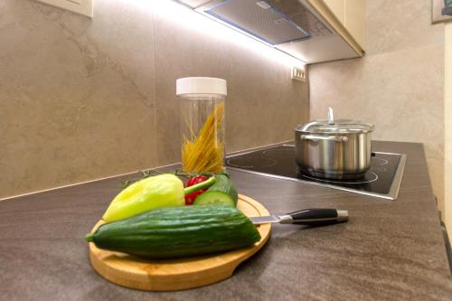 Makanan di atau berdekatan apartmen