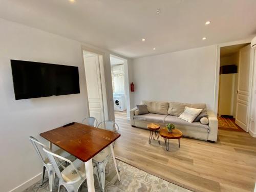 a living room with a couch and a table at Suite Apartment Anselm Barcelona in Cornellà de Llobregat