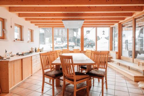 a dining room with a table and chairs in a kitchen at Reiterhof Berggut Gaicht in Nesselwängle