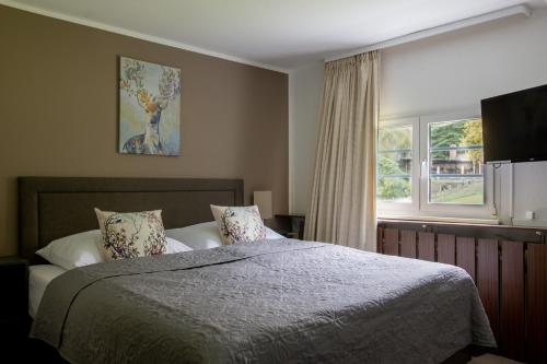 a bedroom with a bed and a window at Bergische Schweiz in Engelskirchen