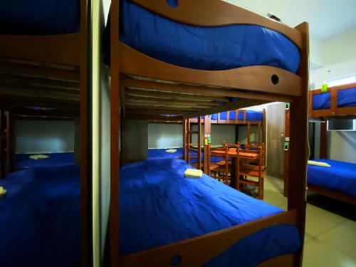Lima House Hostel emeletes ágyai egy szobában