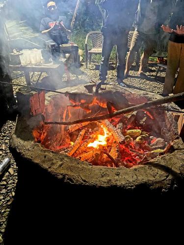 Εγκαταστάσεις μπάρμπεκιου για όλους τους επισκέπτες του καταφυγίου
