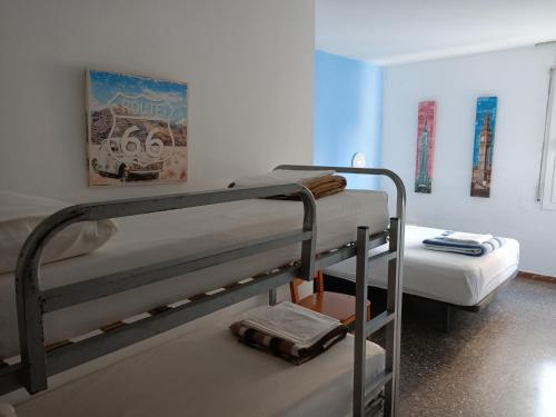 Postel nebo postele na pokoji v ubytování Piso Jover alojamiento para mayores de 25 AÑOS !!