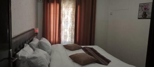 Postel nebo postele na pokoji v ubytování Al Midan Hotel