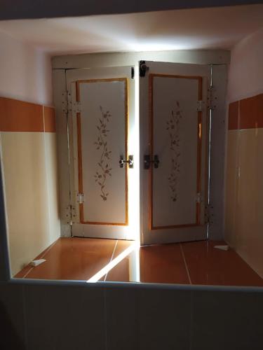 an empty room with two doors in a room at La Petite Maison in Campolattaro