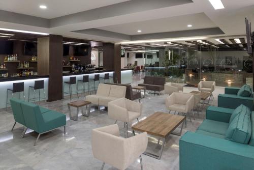 The lounge or bar area at Real Inn Celaya