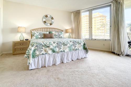 a bedroom with a bed and a window at Golden Arms 111 in New Smyrna Beach