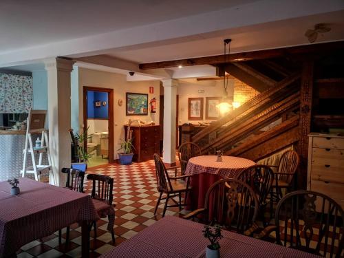 A seating area at Hospederia Santillana