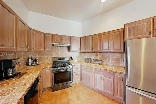 East Alameda Manor Unit 4 – Photos 3